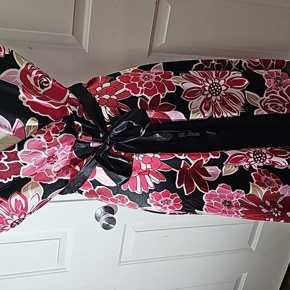 RAMPAGE, silky flowie dress. Pink floral print. Size 13. Tie at waist. - Picture 6 of 9